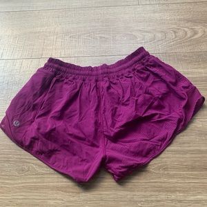 Lululemon Hotty Hot Low-Rise Lined Short 2.5"